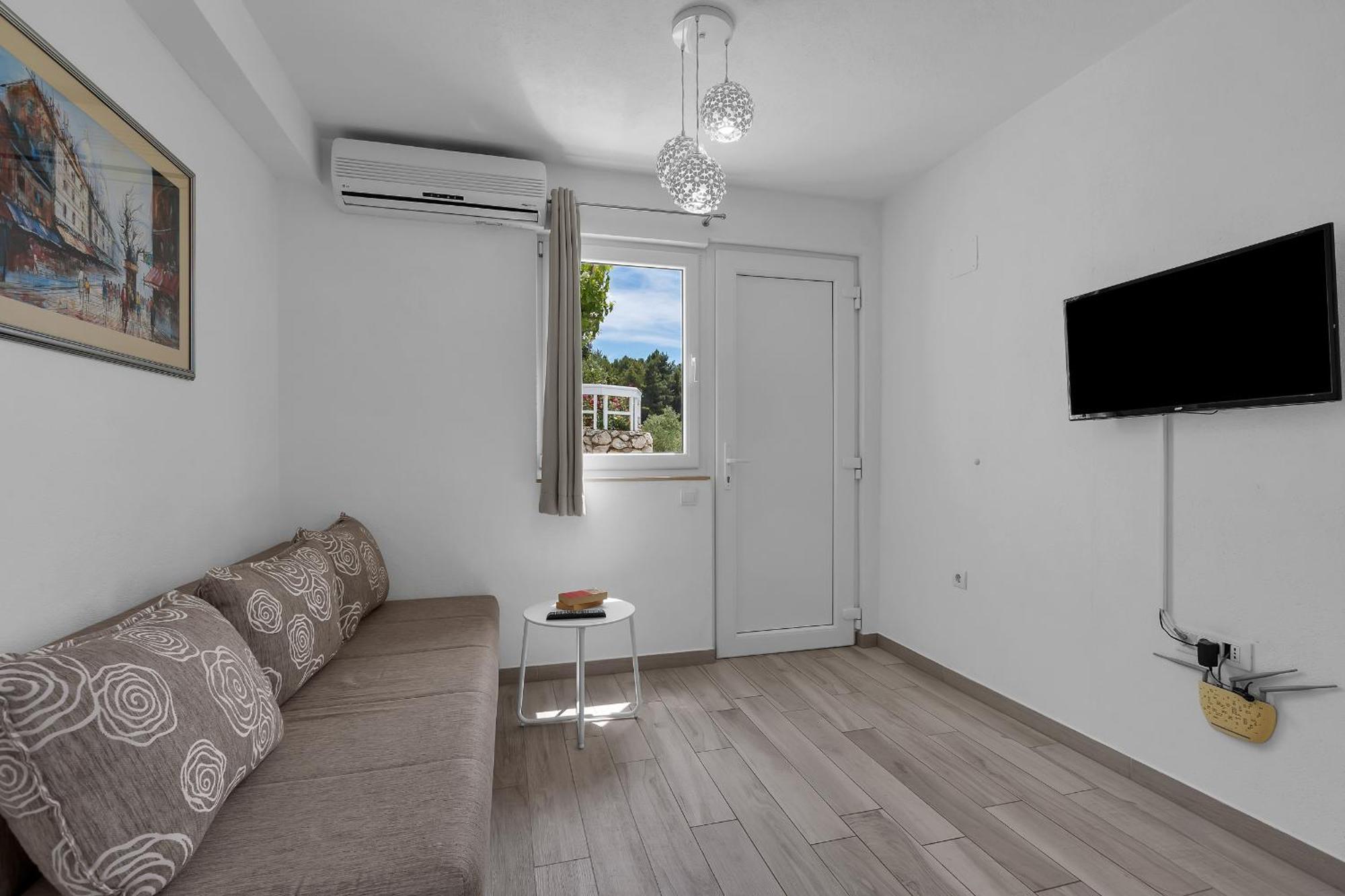 Apartments Villa Katarina Tucepi Room photo